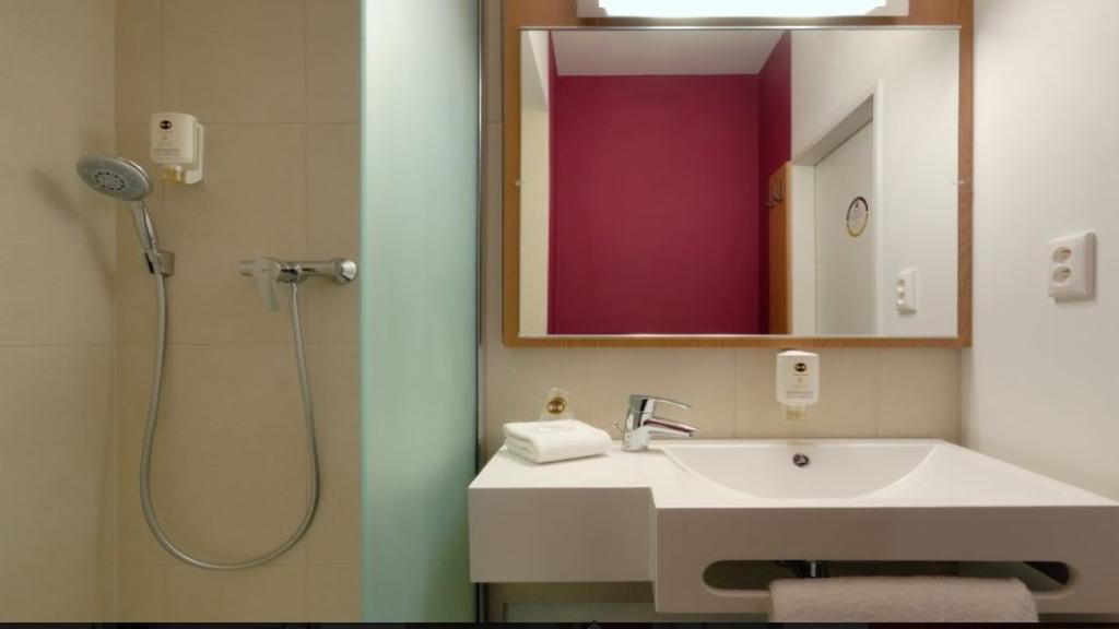 B&B Hotel Paris Romainville Noisy-Le-Sec Esterno foto